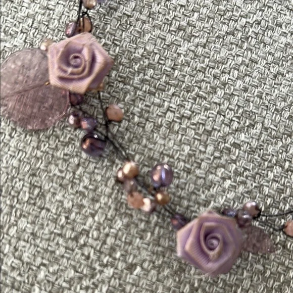 Beautiful Parisian Necklace - Picture 4 of 5